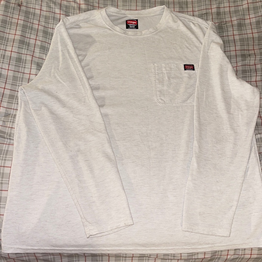 Oversized unisex Vintage Wrangler white long sleeve tee!!